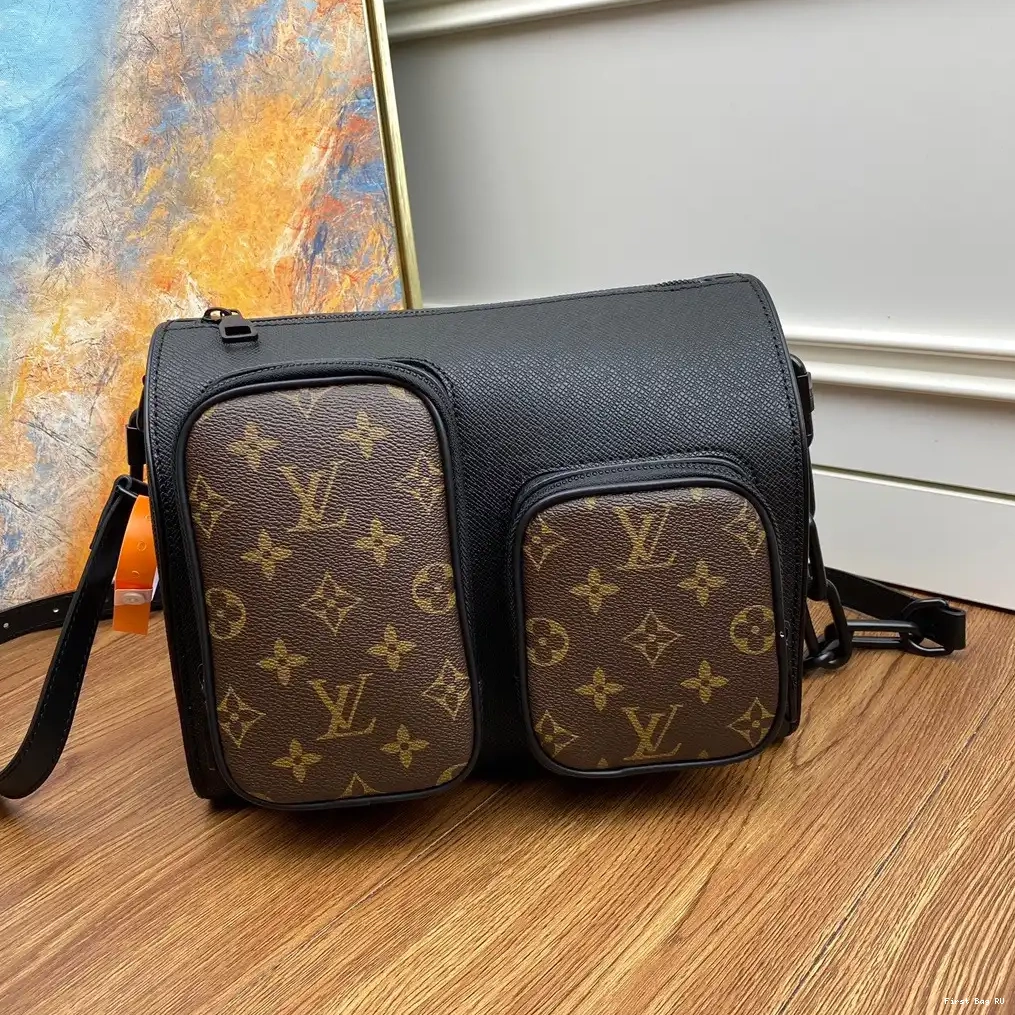 First bag LOUIS VUITTON BAG MESSEANGER 0705